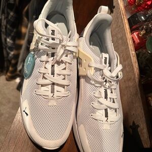 Mens PUMA soft foam  White Athletic Sneakers men's size 11